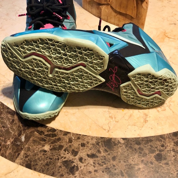 Nike Labron James Flywire XI Men’s Sneakers - Picture 5 of 9